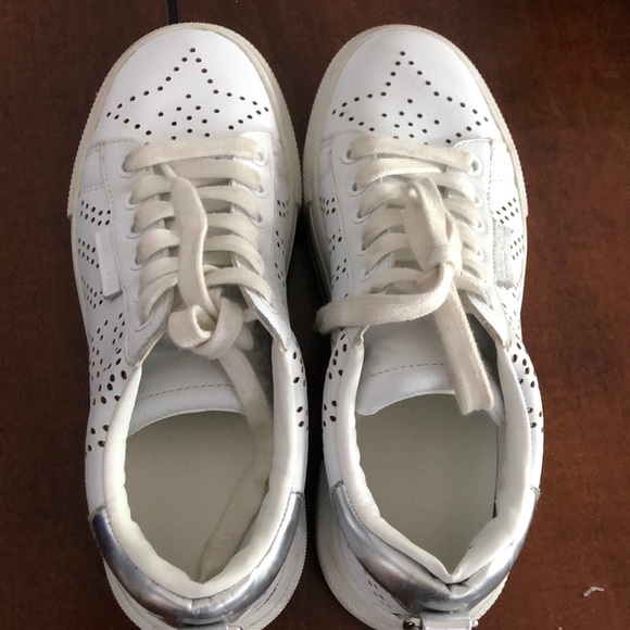 ❗️SOLD❗️Kendal + Kylie White Sneakers - Picture 4 of 7